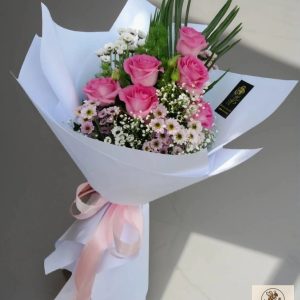 **دسته گل رز صورتی با ژپسوفیلا و کرتنزیا | خرید آنلاین گل در ارومیه** | کد: ZNB-IDL | کد: ZNB-TRB-CBEC80A4CBE440C9A86596165E726F66