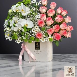 **باکس گل لوکس ارومیه** | ترکیب رز صورتی، ارکیده سفید و کرتنزیای تازه | تحویل اکسپرس درب منزل | کد: ZNB-NEP | کد: ZNB-TRB-A5684581BDE549EE8B4E40D6CC857DCD