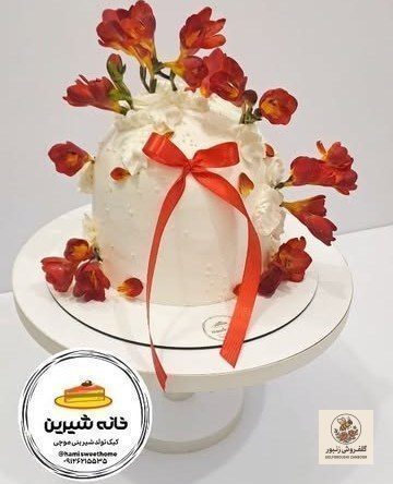 کیک ترند با گل طبیعی | کد: ZNB-T8F